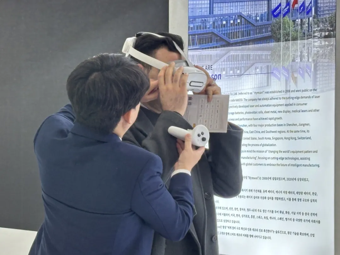 宾果游戏在展会现场提供沉浸式产品体验，参观者可以直观感受高速激光模切机和叠片电池装配线的高效生产过程